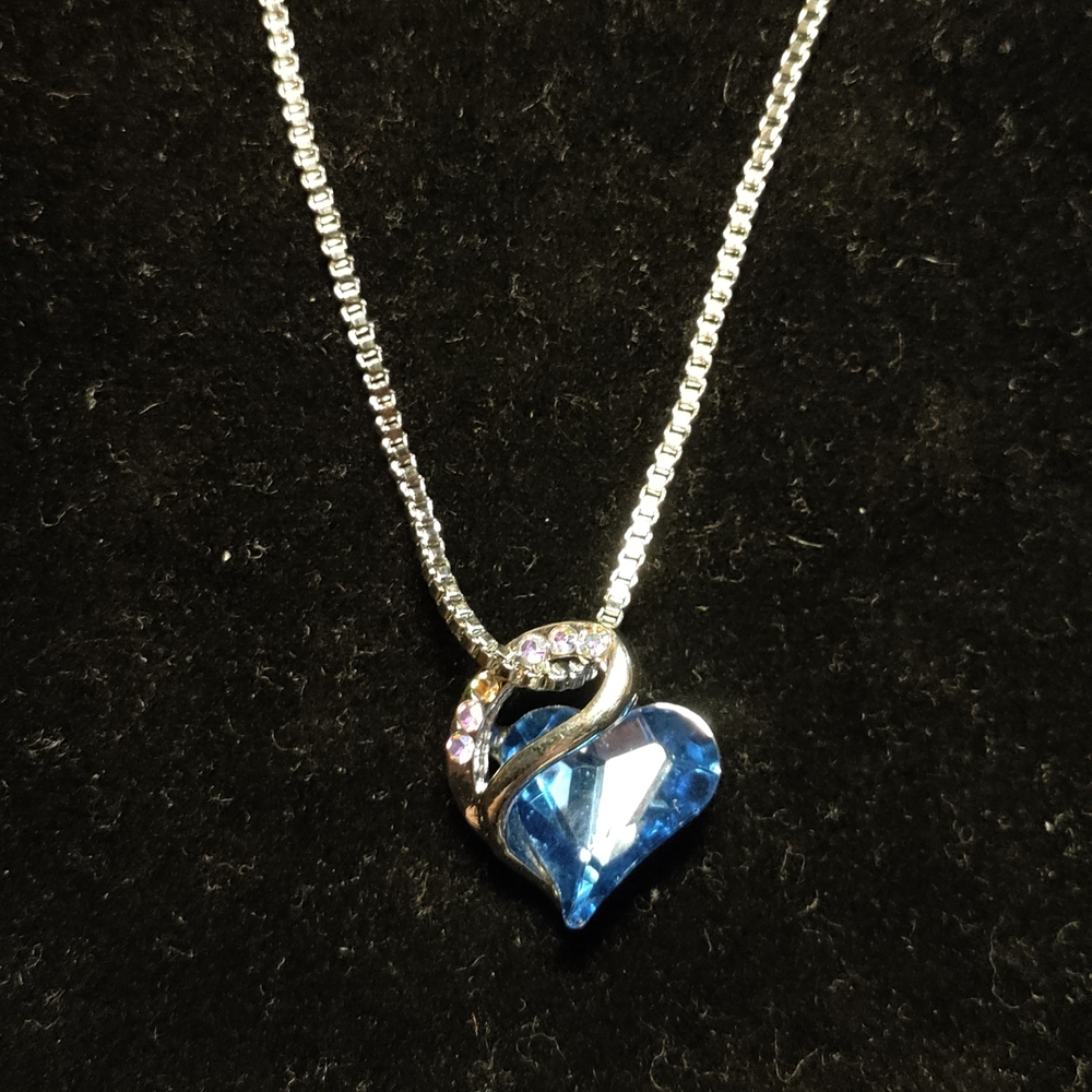 💙NEW Elegant Silver Imitation Crystal Blue Heart Pendant Necklace
